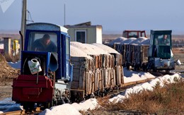 “Săn” muối hồng tại Crimea