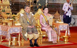 Vừa phế truất Hoàng phi, Quốc vương Thái Lan ban lệnh sa thải tiếp cận vệ hoàng gia