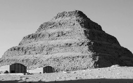 Bí mật thế giới ngầm bên dưới kim tự tháp bậc thang ở Ai Cập