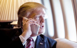 Tổng thống Donald Trump chê iPhone đời mới, nói rằng nút Home vật lý tốt hơn cử chỉ vuốt