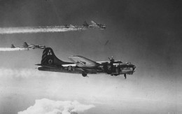 Lý do B-17 được mệnh danh "pháo đài bay" thời Thế chiến II