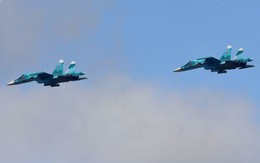 NATO công bố hình ảnh ngăn chặn máy bay siêu thanh Su-34 và Su-24 của Nga