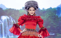 Lê Âu Ngân Anh gây chú ý khi đi diễn thời trang