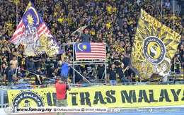 Thua ngược cay đắng, Thái Lan còn bị Ultras Malaysia "xát thêm muối" theo cách không ngờ