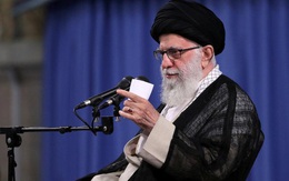 Lãnh tụ Iran lên án “hành vi phá hoại” sau quyết định tăng giá dầu