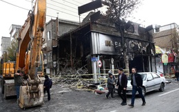 Hàng trăm ngân hàng và trụ sở chính quyền tại Iran bị phóng hỏa