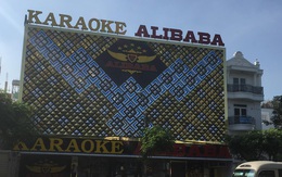 Mâu thuẫn với bảo vệ, nhóm khách vác hung khí đuổi chém kinh hoàng trong quán karaoke Alibaba ở Sài Gòn
