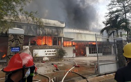 Xưởng gỗ bốc cháy dữ dội thiêu rụi toàn bộ kho hàng rộng 500m2 ở Đà Nẵng