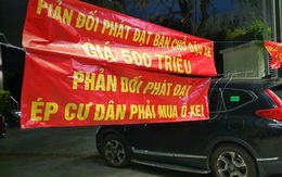 Chủ đầu tư bán chỗ đậu ô tô, cư dân chung cư The EverRich Infinity treo băng rôn phản đối ở Sài Gòn