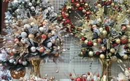 Bình hoa phú quý giả giá 12 triệu đồng, đại gia Việt xuống tiền chơi 1 ngày Noel