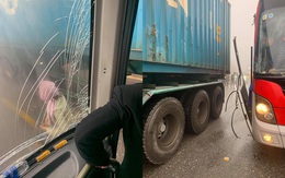 Xôn xao câu chuyện tài xế container để xe khách mất phanh đâm vào sườn xe, cứu 20 người thoát cửa tử