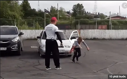 Video bé trai 'khỏe nhất thế giới', kéo xe ô tô một cách dễ dàng