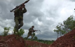 Chiến trường K: Quân Polpot dùng chiến thuật nguy hiểm - Quân tình nguyện VN gặp khó trên chốt S’nuol