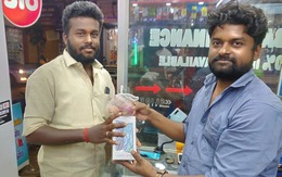 Chuyện lạ ở Ấn Độ: Mua một chiếc smartphone, tặng một cân hành