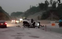 Mazda 6 lật trên cao tốc Nội Bài - Lào Cai, 3 người bị thương