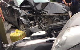 Tai nạn liên hoàn ở Ngã Tư Sở, đầu xe Mazda nát bét - hình ảnh hiện trường liên tục chia sẻ