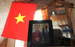 Thiết kế đặc biệt của quán cà phê Hà Nội ngập tràn tranh chân dung ông Donald Trump và ông Kim Jong Un