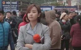 Nữ phóng viên Hàn Quốc xinh đẹp gây ấn tượng mạnh khi tác nghiệp ở ga Đồng Đăng
