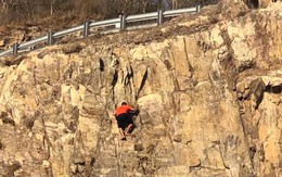 Leo lên đồi Con Heo bằng tay không, thanh niên rơi xuống vực sâu 30m