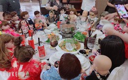 Hết hồn hình ảnh đám cưới có sự góp mặt của 18 con Kumanthong ngồi chật kín 1 bàn tiệc, ăn lẩu, uống nước ngọt "như thật"