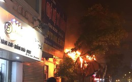 Cháy lớn ở căn nhà khoá cửa trên đường Đê La Thành