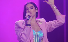 Dua Lipa chơi trội, "hát chay" bùng nổ cả sân khấu Indonesia
