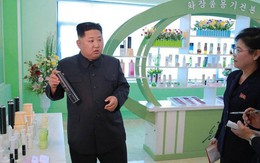 Ông Kim Jong Un hành động đặc biệt với cấp dưới, cấp dưới còn hành động đặc biệt hơn