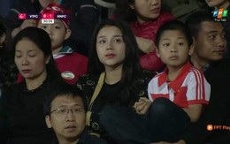 Bạn gái Tiến Dũng buồn bã nhìn Viettel trắng tay ở Derby thủ đô