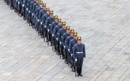 24h qua ảnh: Đội tiêu binh tham gia nghi lễ đổi ca gác tại Điện Kremlin