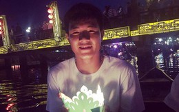 Hà Đức Chinh hạnh phúc cùng bạn gái ở cầu tình yêu Đà Nẵng