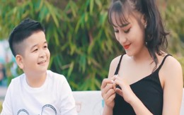 Chỉ cao 1m40 nhưng "Cu Thóc" thường diễn hài với các hot girl nóng bỏng