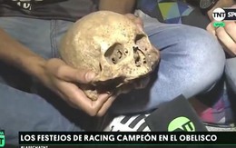 Cháu đào mộ ông lấy hộp sọ mang ra đường để 'cùng nhau ăn mừng' chiến thắng của đội bóng đá Argentina