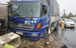 Xe tải tông sập quầy bán thịt chó ven quốc lộ 30, nữ tiểu thương tử vong