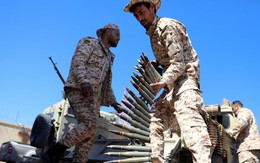 24h qua ảnh: Phiến quân Hồi giáo Libya nạp đạn tại chiến tuyến