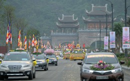 Hơn 400 xe hoa diễu hành rước Phật trước đại lễ Phật Đản Vesak