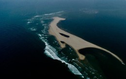 Hình thành các vịnh kín ở cồn cát khổng lồ nổi lên giữa biển Hội An