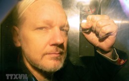 Công tố viên Thụy Điển chính thức đề nghị bắt giữ ông Assange