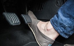 Mẹo tránh đạp nhầm chân ga, chân phanh khi lái ôtô