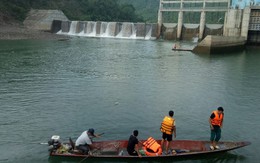 Nghi thủy điện xả nước làm 1 người tử vong, người nhà mang thi thể lên yêu cầu làm rõ