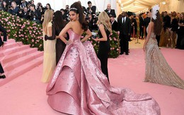 Dàn sao đổ bộ Met Gala với loạt phục sức “công nghệ cao”