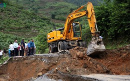 Ảnh: Sạt trượt đường tỉnh lộ, đe dọa cô lập 8 xã biên giới Lai Châu