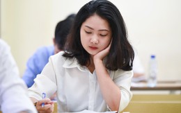 Thời tiết mát mẻ, hơn 75.000 thí sinh Hà Nội thoải mái bước vào môn thi Ngữ văn