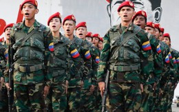 Sĩ quan Quân đội Venezuela đào tẩu cay đắng thốt lên: "Tôi là một kẻ điên!"