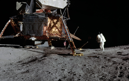 Nhân ngày trọng đại, NASA chơi lớn với loạt ảnh panorama đầy mê hoặc về Mặt Trăng