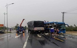 Quảng Bình: Tai nạn liên hoàn giữa 3 xe ô tô, 5 người bị thương