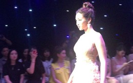 Hot: Đỗ Mỹ Linh lộ diện ngay sau khi bị 'bóc phốt người yêu', làm vedette thời trang tại Hà Nội