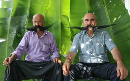 Nuôi 20 năm không cạo, 2 người đàn ông tạo ra 2 bộ râu ấn tượng