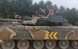 Lính Mỹ thích thú khi được lái thử xe tăng T-80 của Nga
