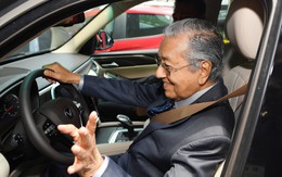 [Video] Những hình ảnh đẹp trong lần lái thử xe VinFast của Thủ tướng Malaysia