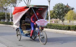 Người đàn ông mặc đồ người Nhện đi qua 94 thành phố, lý do đằng sau khiến mọi người cay mắt